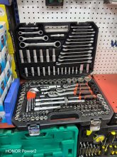 Coffret d’outils de mécanicien avec clés et douilles